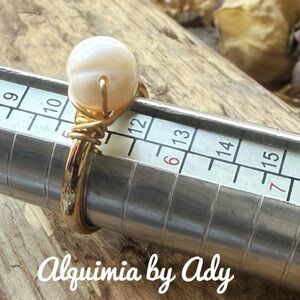 Freshwater pearl Gold Ring with White